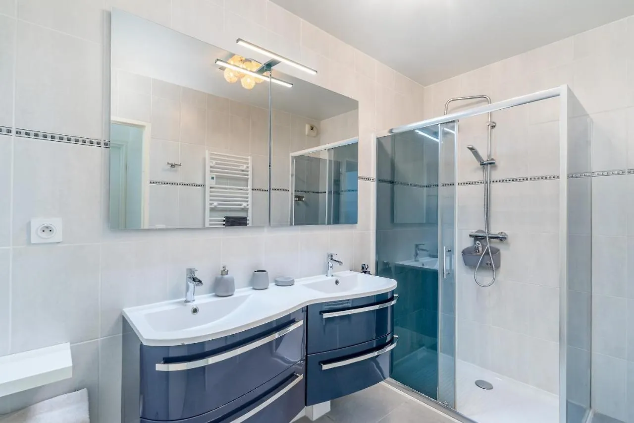 Panier, Major, Appartement De 47 M2, Parking Et Terrasse Marseille 0*,  France